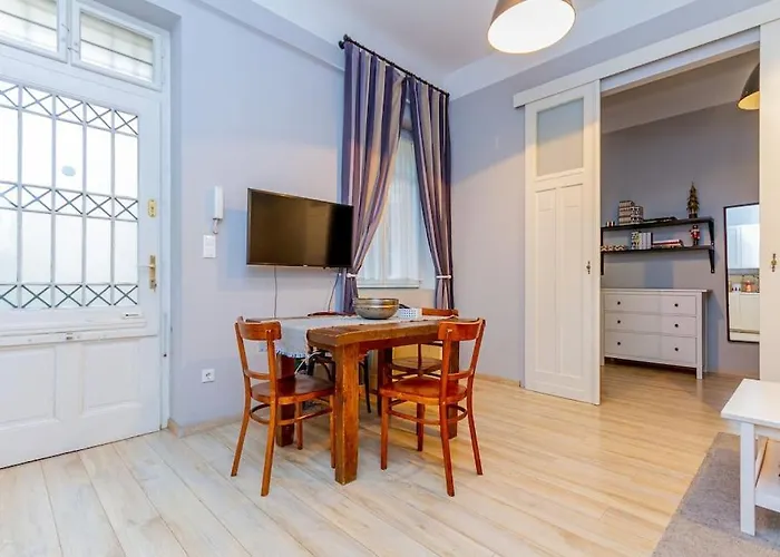 Central Cityscape Retreat By Nw